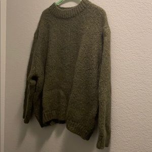 Army  green comfy sweater 💚✨